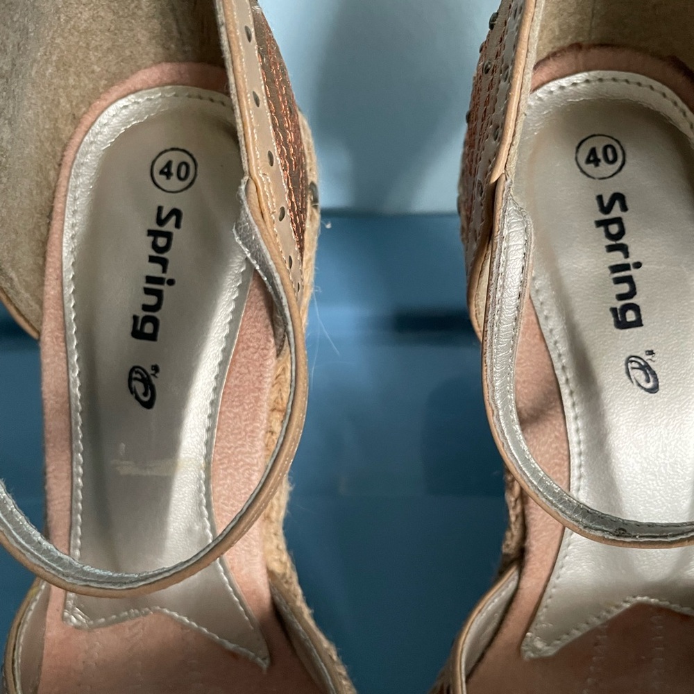 Women's Tan Embossed Heel - Picture 4 of 8